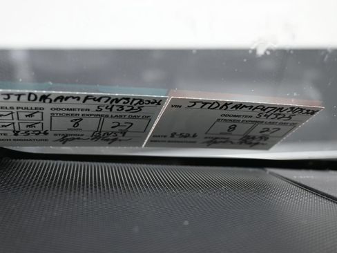 Used 2022 Toyota Prius LE FWD image 10