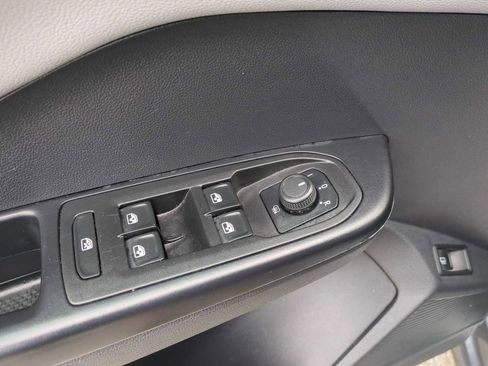 Used 2024 Volkswagen Taos SE image 22