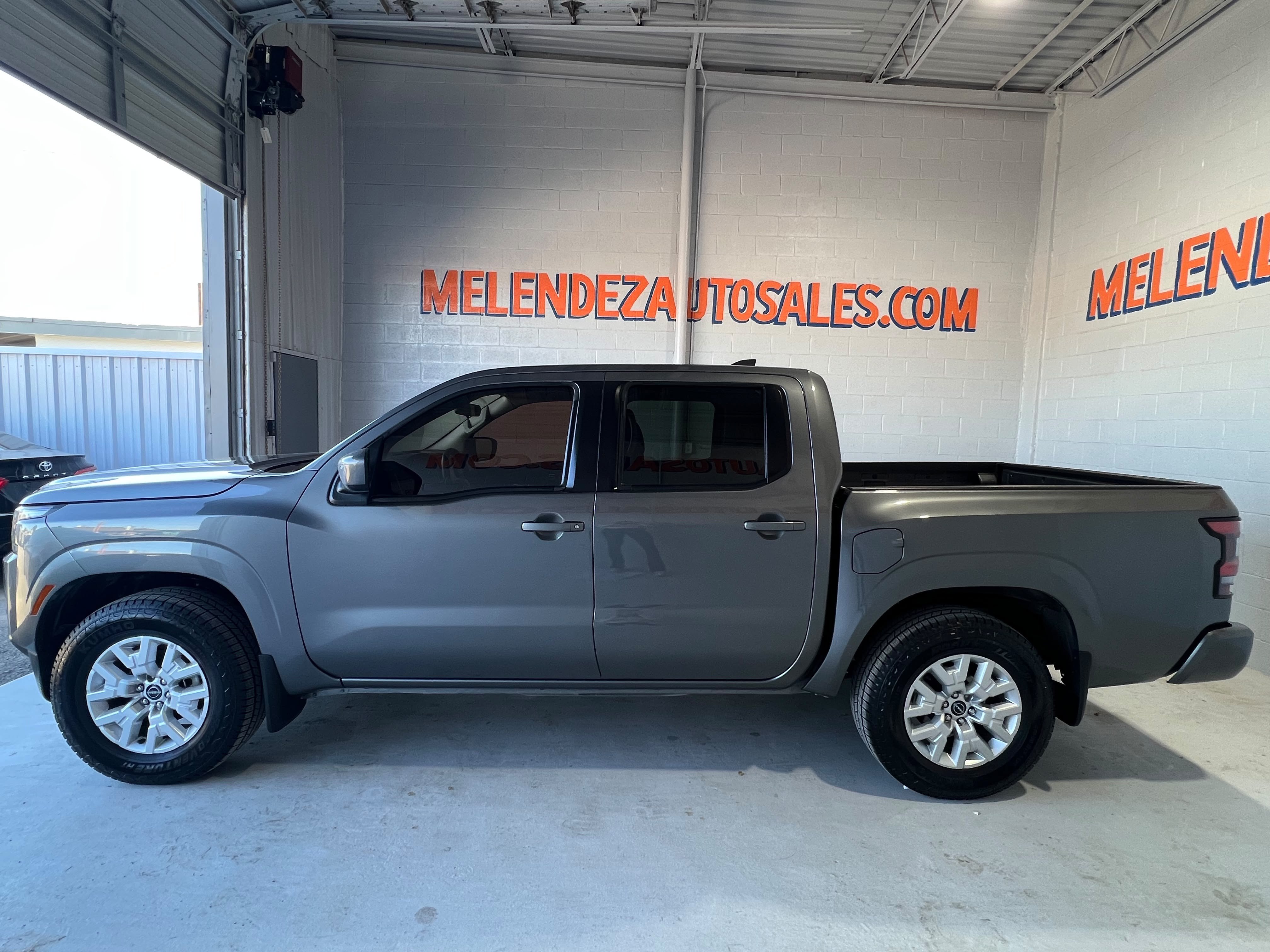 Used 2023 Nissan Frontier SV w/ Tow Package RWD image 2