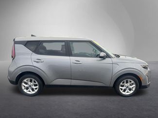 Used 2024 Kia Soul LX w/ Option Group 015 FWD video 2