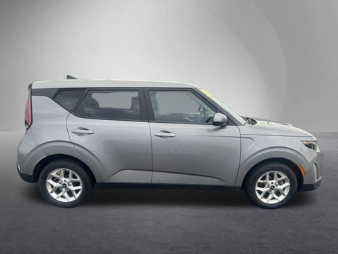 Used 2024 Kia Soul LX w/ Option Group 015 FWD image 2