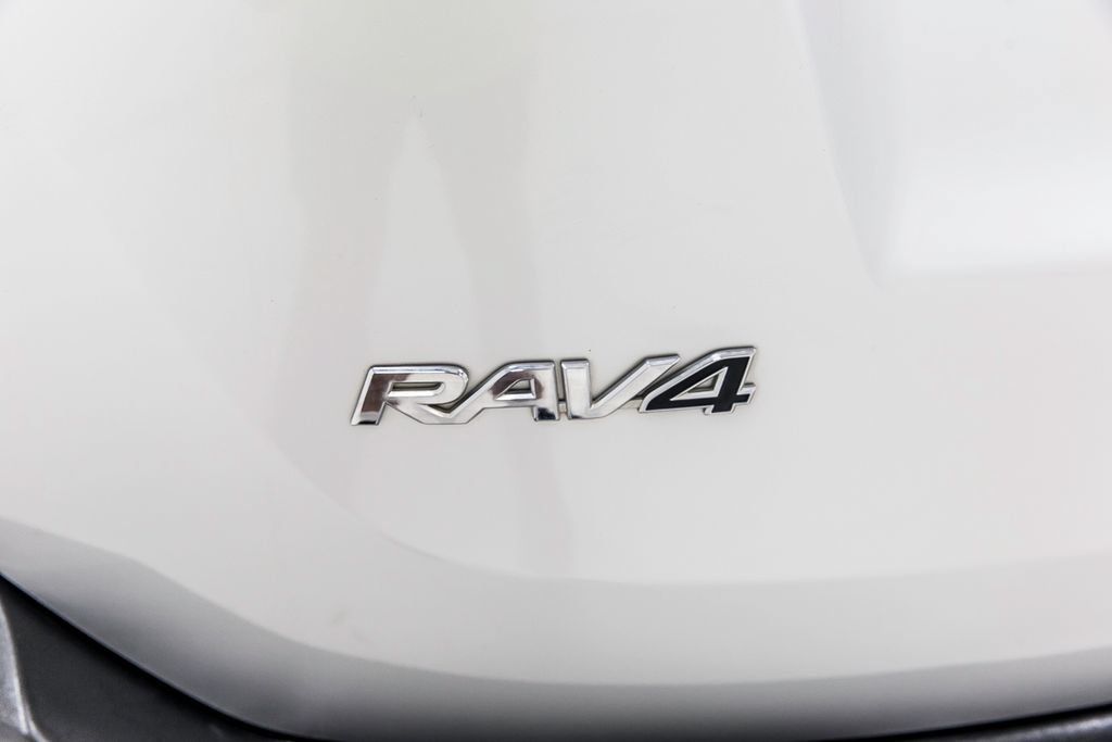 Used 2014 Toyota RAV4 LE FWD image 5