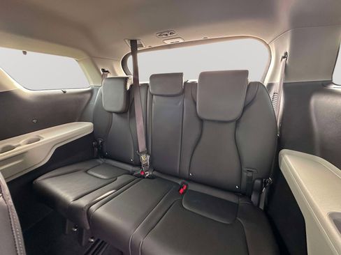 Used 2024 Kia Carnival SX image 35