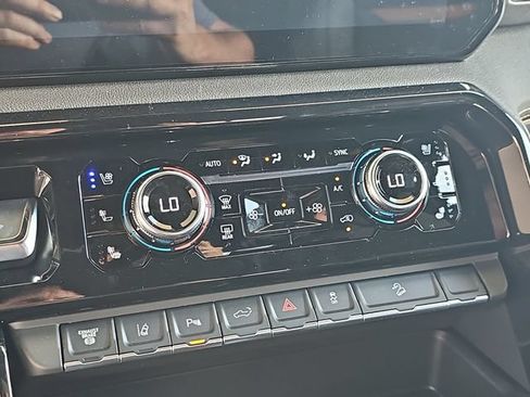 New 2026 GMC Sierra 3500 AT4 w/ AT4 Premium Plus Package AWD/4WD image 24