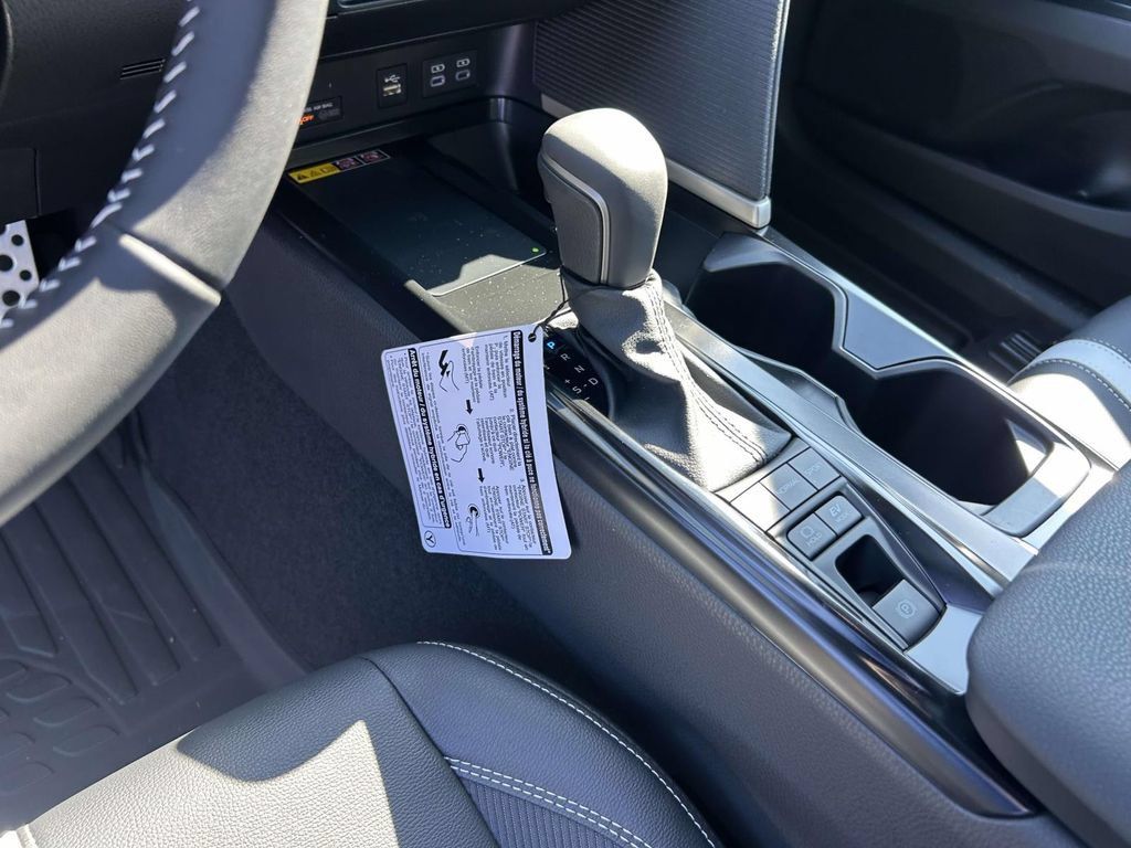New 2026 Toyota Camry Hybrid FWD image 19