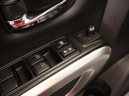 Used 2023 Nissan Titan SV AWD/4WD image 10