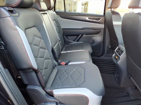 Certified 2024 Volkswagen Atlas Peak Edition SEL image 7