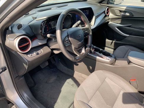 Certified 2024 Chevrolet Trax RS w/ Sunroof Package FWD image 10