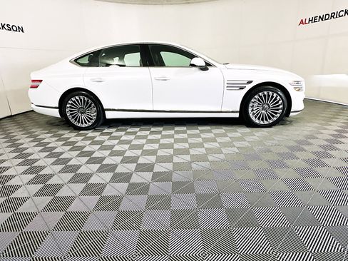 Used 2024 Genesis G80 Advanced image 2
