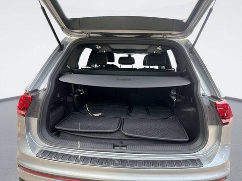 Used 2023 Volkswagen Tiguan SE R-Line FWD image 21
