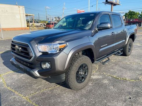 Used 2022 Toyota Tacoma SR5 RWD image 4