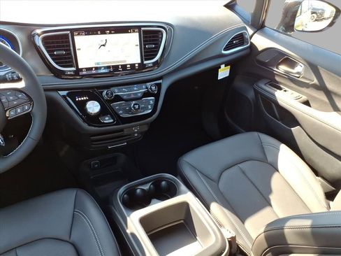 New 2026 Chrysler Pacifica Select image 28