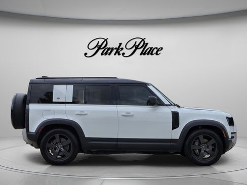 Used 2020 Land Rover Defender 110 HSE AWD/4WD image 6