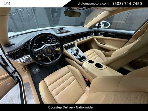 Used 2018 Porsche Panamera 4 image 16