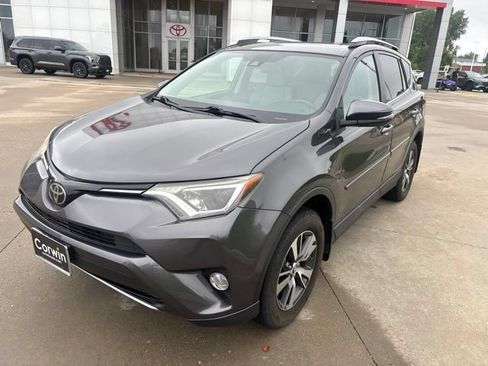 Used 2017 Toyota RAV4 XLE AWD/4WD image 8