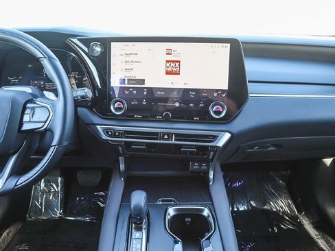 Used 2025 Lexus RX 450h AWD w/ Luxury Package image 13