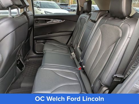 Used 2023 Lincoln Nautilus Reserve w/ Monochromatic Package image 10