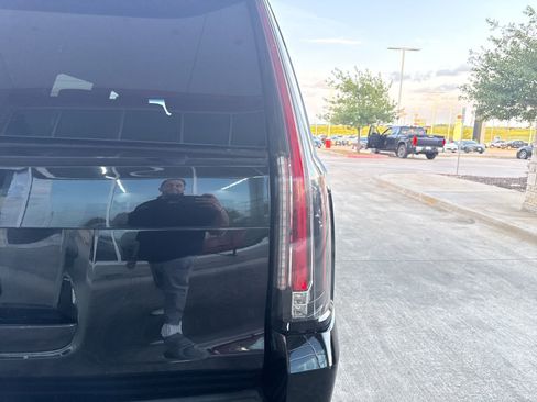 Used 2017 Cadillac Escalade ESV Platinum image 6