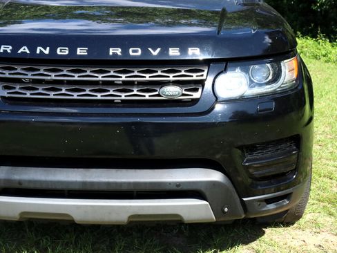 Used 2017 Land Rover Range Rover Sport SE image 37