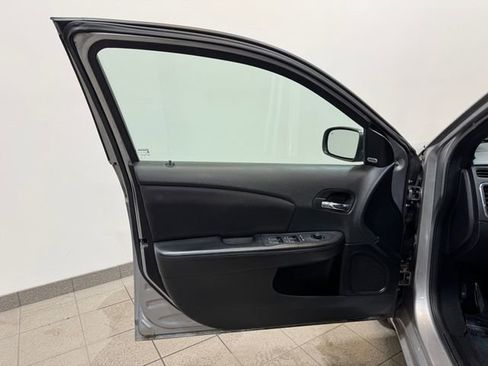 Used 2014 Chrysler 200 Limited image 16