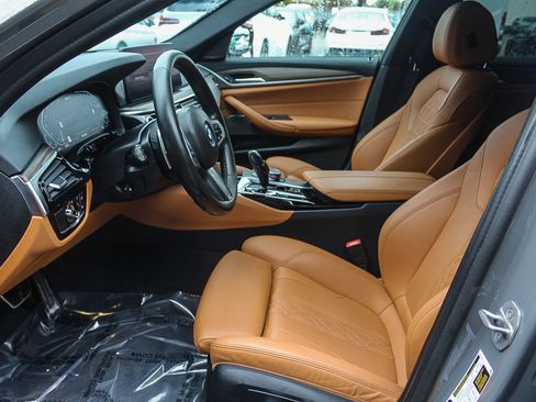 Used 2022 BMW 530e w/ Premium Package image 17