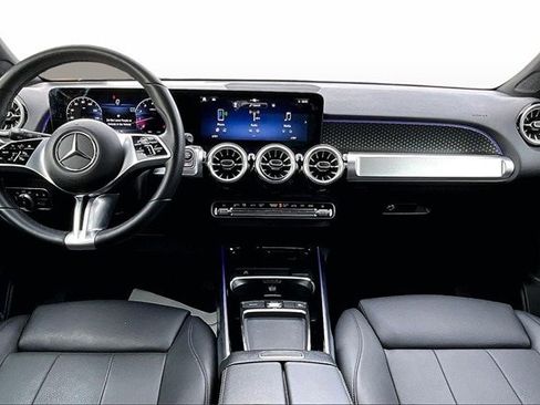 Used 2025 Mercedes-Benz GLB 250 4MATIC image 10