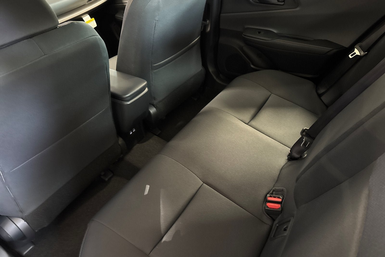 New 2027 Toyota Prius LE FWD image 10