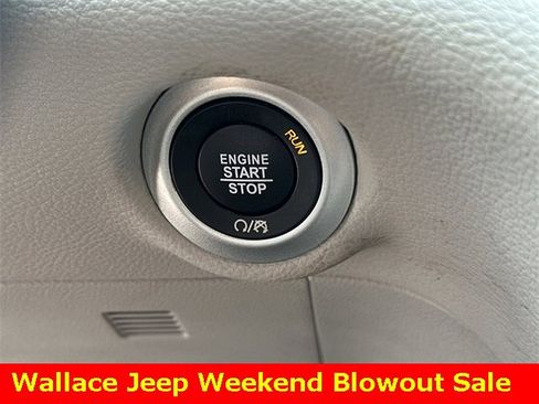 Used 2023 Chrysler Pacifica Touring-L image 24