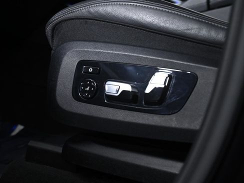 Used 2022 BMW X7 xDrive40i w/ M Sport Package image 29