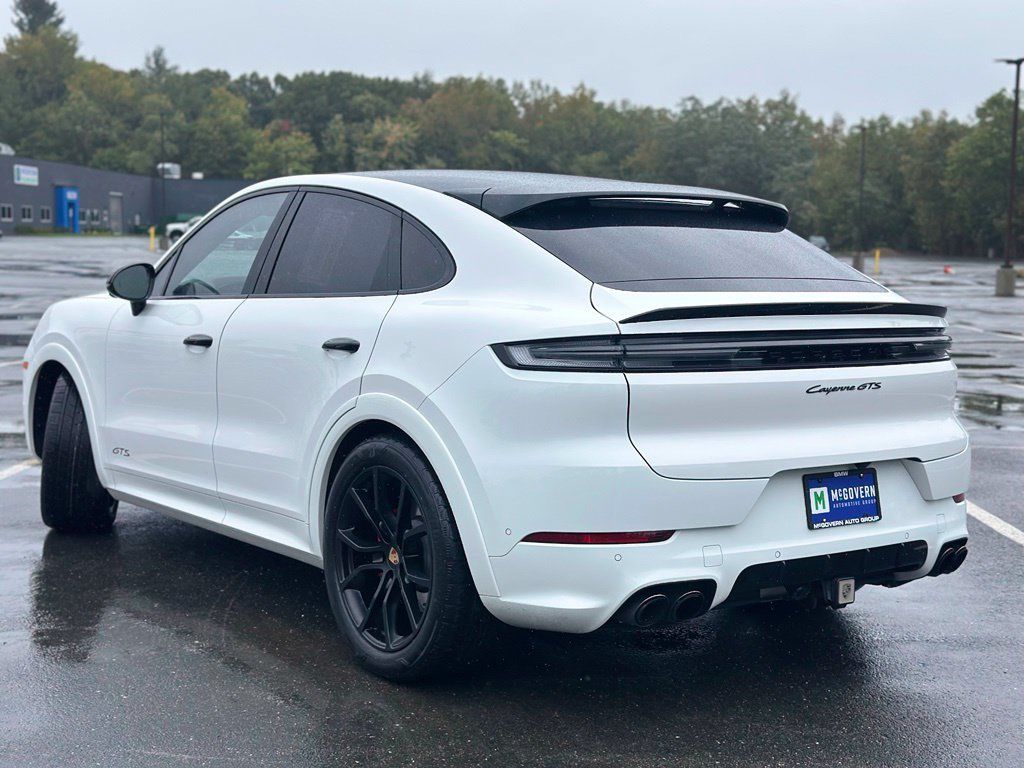 Used 2025 Porsche Cayenne GTS AWD/4WD image 4