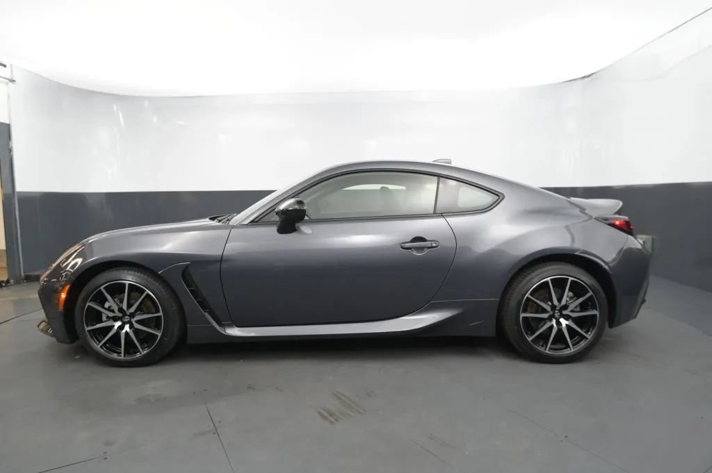 Used 2022 Toyota GR86 w/ ALL Weather Mat Package (TMS) RWD image 2