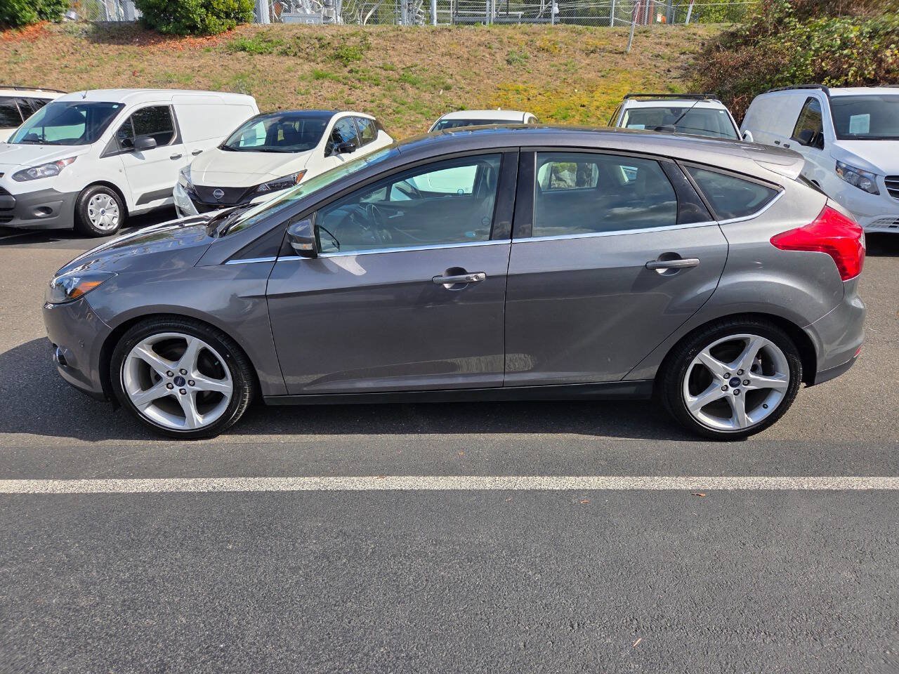 Used 2013 Ford Focus Titanium w/ Luxury Pkg FWD image 4