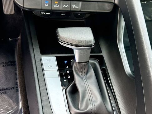 Used 2024 Hyundai Elantra SE FWD image 15