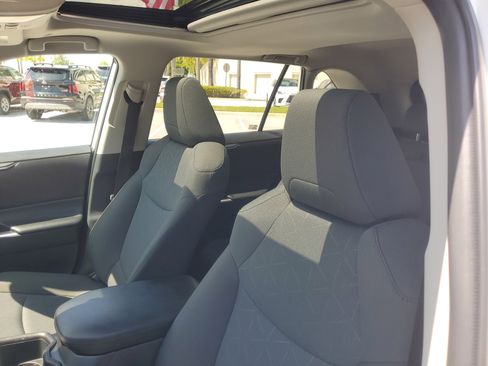 Certified 2025 Toyota RAV4 XLE FWD image 18