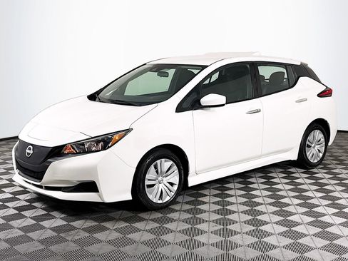 Used 2023 Nissan Leaf S image 4