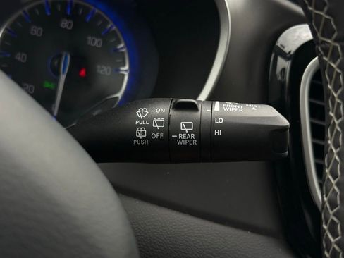 Used 2025 Chrysler Pacifica Select image 26