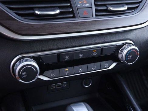 Used 2024 Nissan Altima 2.5 SV image 17