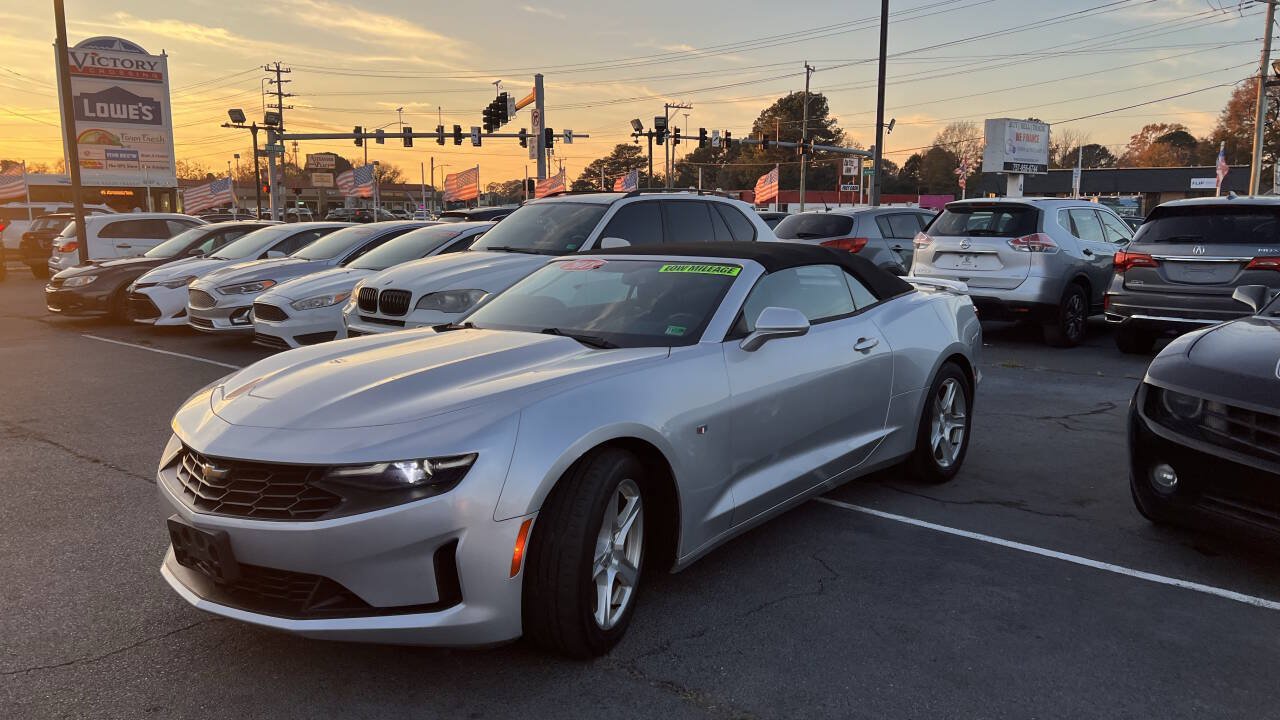 Used 2019 Chevrolet Camaro LT RWD image 2