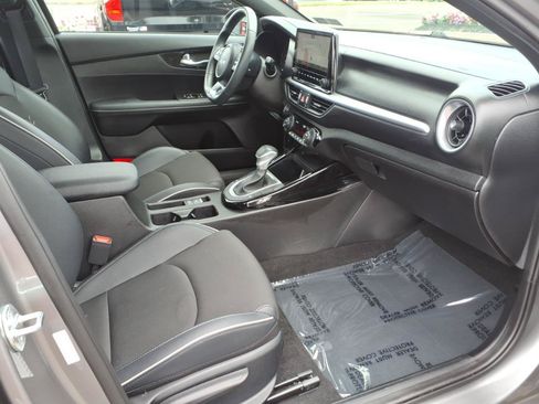 Used 2023 Kia Forte GT-Line w/ GT-Line Technology Package FWD image 28