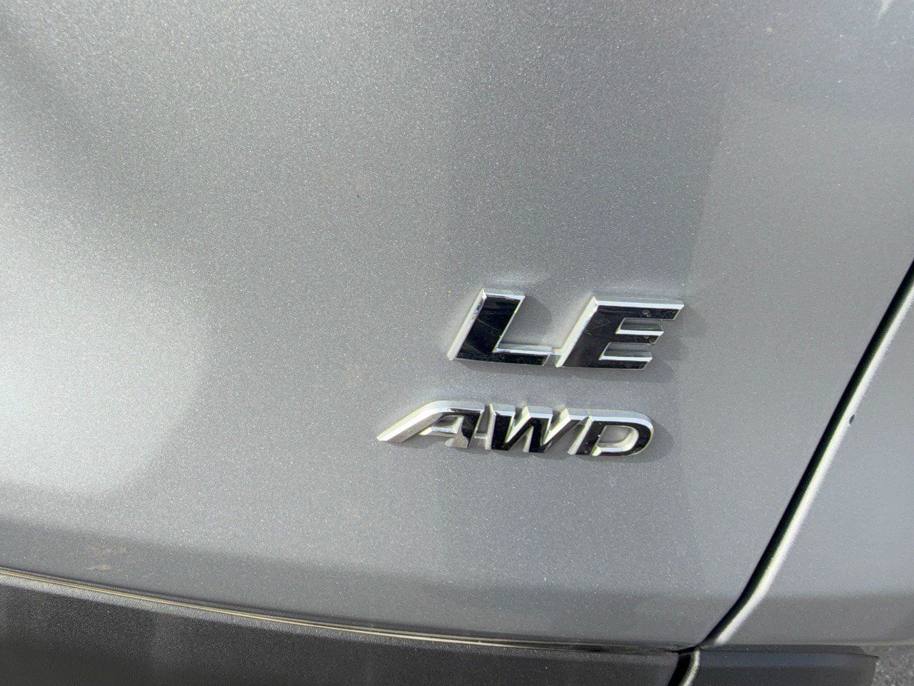 Used 2025 Toyota RAV4 LE AWD/4WD image 31