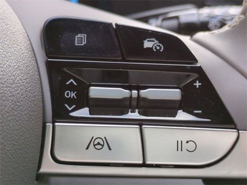 Certified 2025 Hyundai Elantra Sport image 29