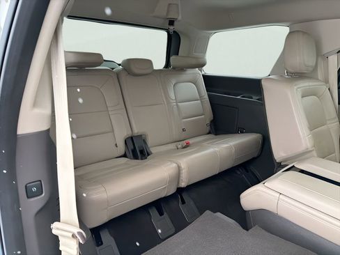 Used 2022 Lincoln Navigator Reserve image 14
