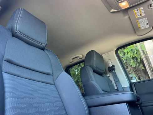 Used 2023 Nissan Frontier SV w/ Technology Package AWD/4WD image 18