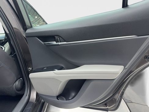 Used 2020 Toyota Camry LE image 42