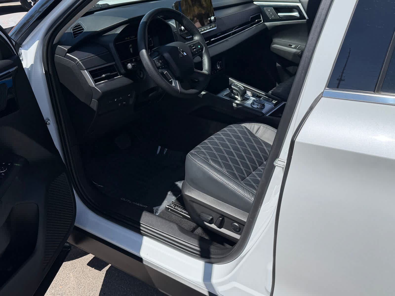 Used 2023 Mitsubishi Outlander SEL AWD/4WD image 13