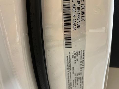 Used 2023 Chrysler Pacifica Limited FWD image 24