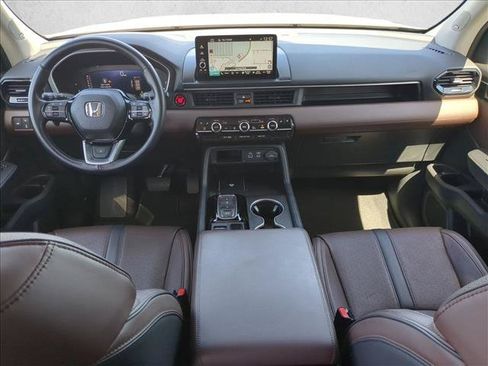 Used 2025 Honda Pilot Elite image 16