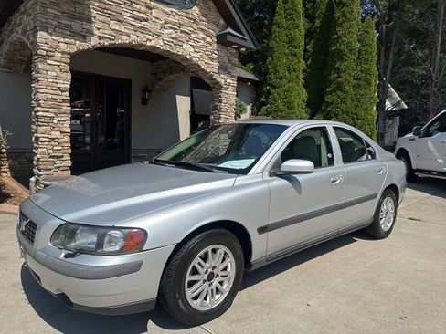 Used 2004 Volvo S60 2.4 FWD image 1