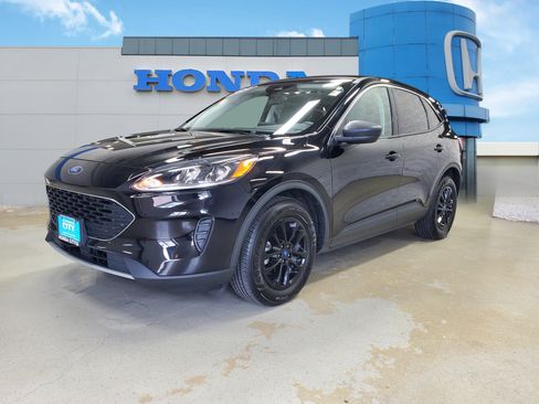Used 2022 Ford Escape SE FWD image 2