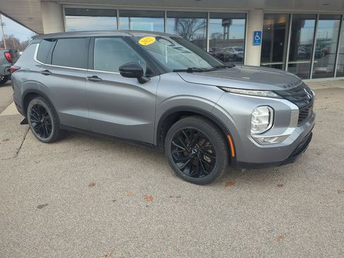 Used 2022 Mitsubishi Outlander SE image 9